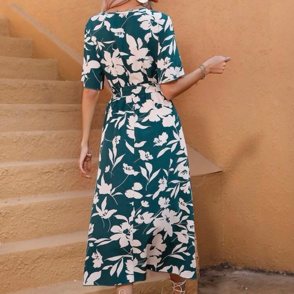 Floral Print Butterfly Sleeve Belted Dress - Picture 2 of 3